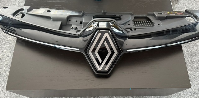 ÖN PANJUR SETİ KOMPLE (4 PARÇA) CLIO V (PANJUR+ÜST PLASTİK+ÇITA TK+LOGO) | 623841043R 960100160R